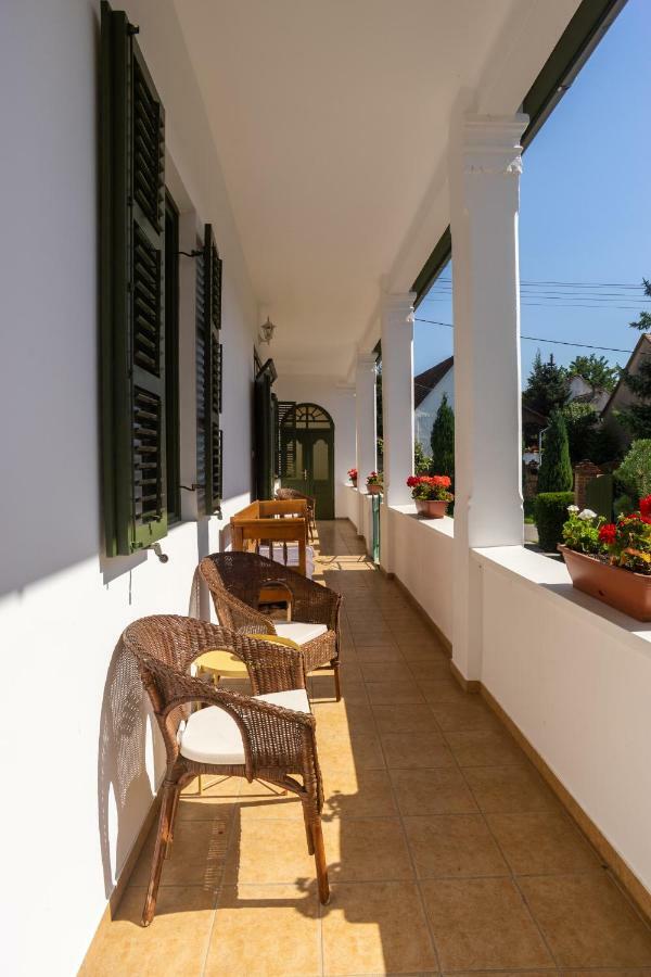 Vaj Bisztro Es Vendeghaz Apartment Palkonya Exterior foto